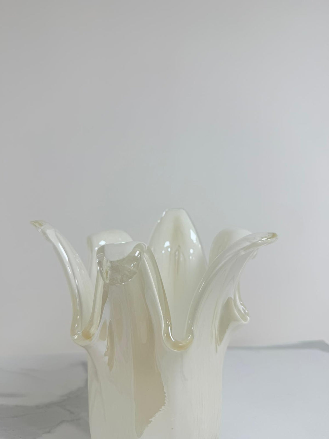 Mellem Giusy vase i Murano-glas, elfenbensfarvet