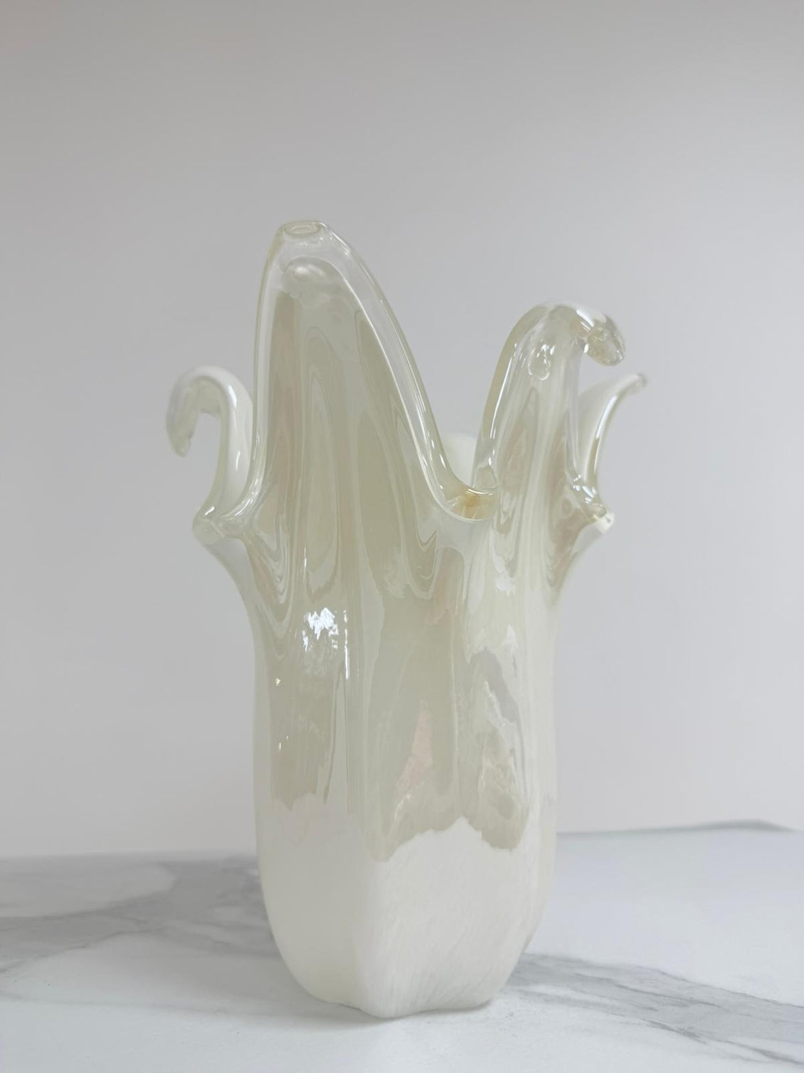 Mellem Giusy vase i Murano-glas, elfenbensfarvet