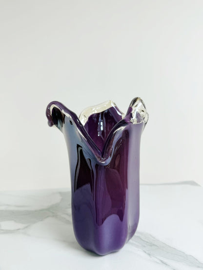 Mellem tulipanvase i lilla Murano-glas