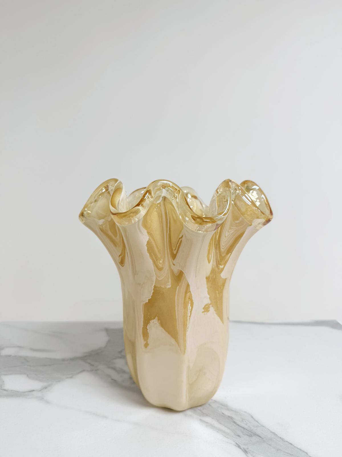 Mellem Fazzoletto-vase guld i Murano-glas