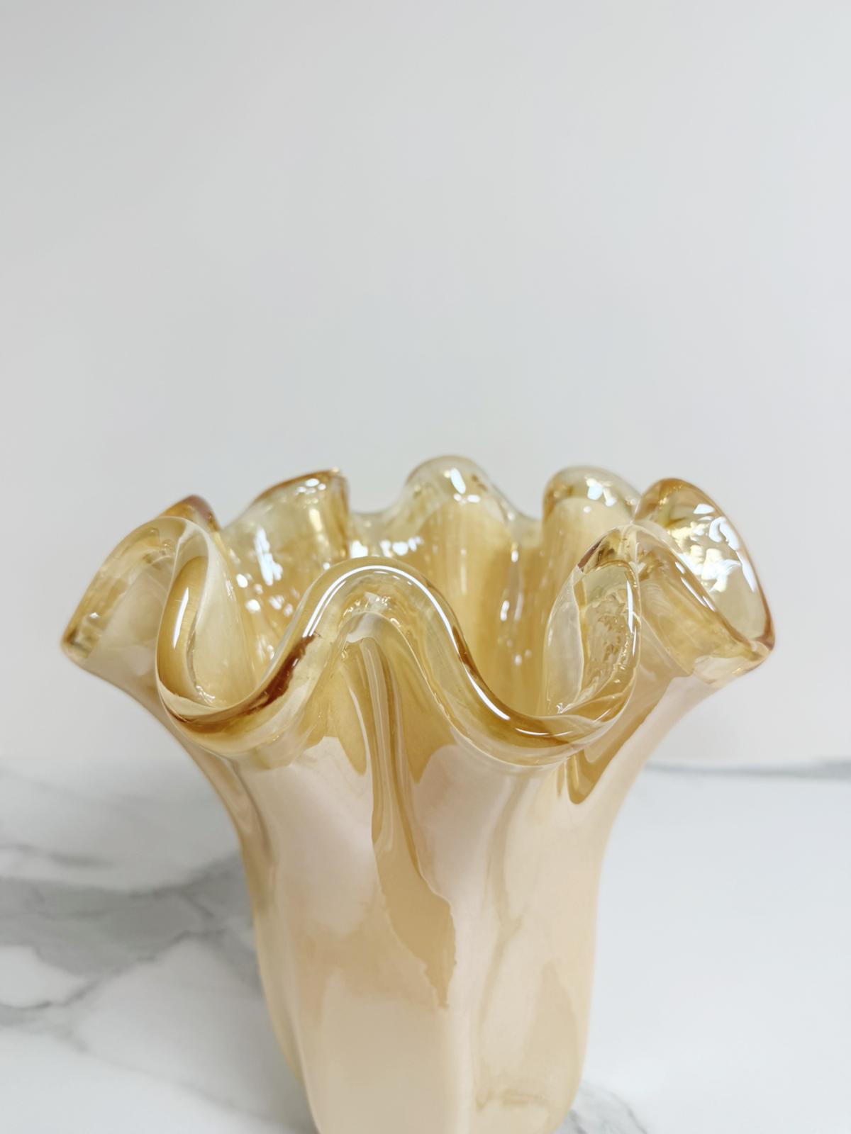Mellem Fazzoletto-vase guld i Murano-glas